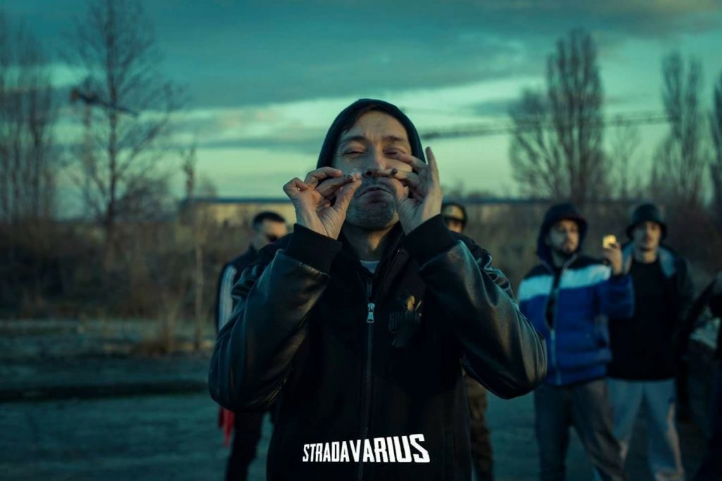 Ce studii are, de fapt, Tudor Șișu de la trupa ”La Familia”