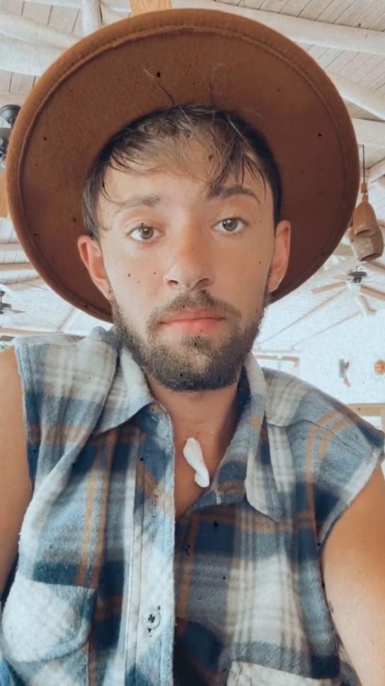 Un fost concurent spune ca o persoana sta la baza conflictelor din tabara Faimosilor