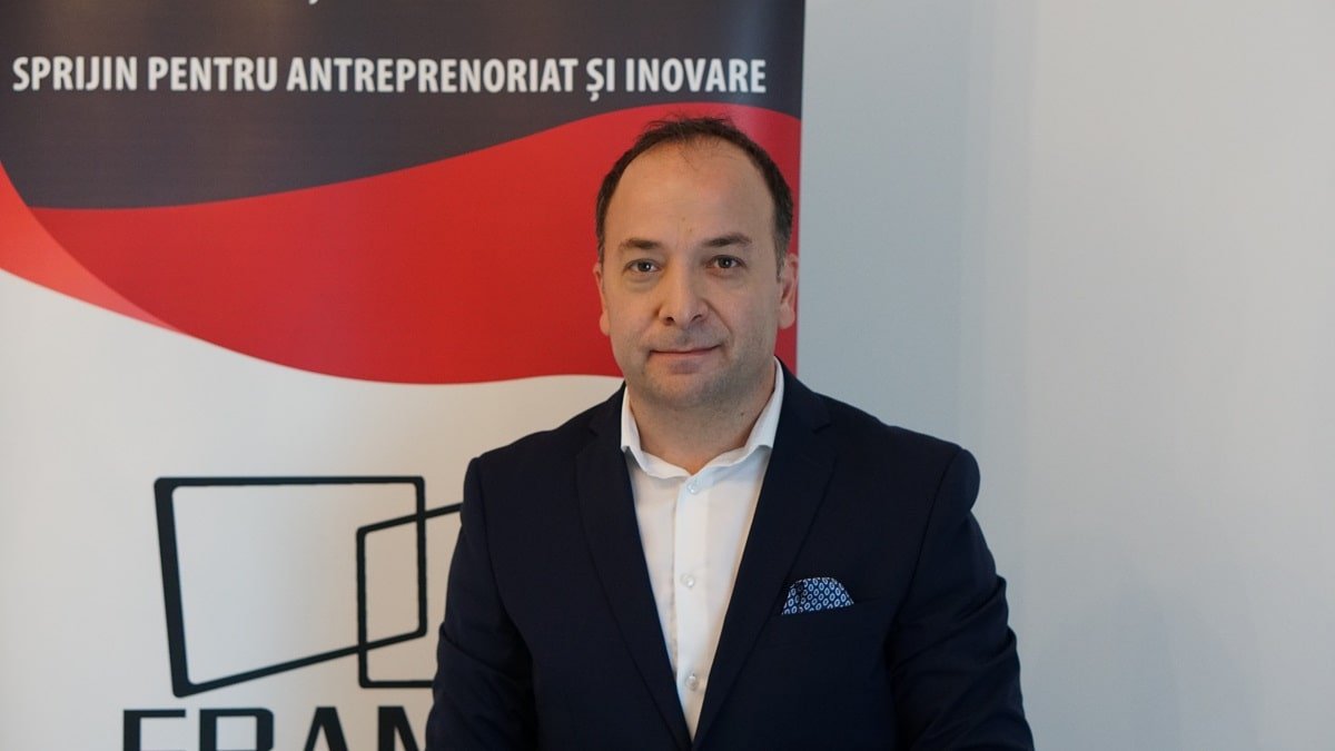 Adrian Negrescu, analist economic