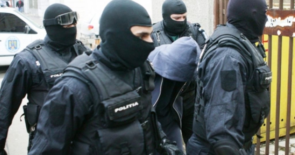 În cât timp trebuie să fie eliberat un român dus la secția de poliție pentru verificări. Guvernul a votat azi, va fi lege