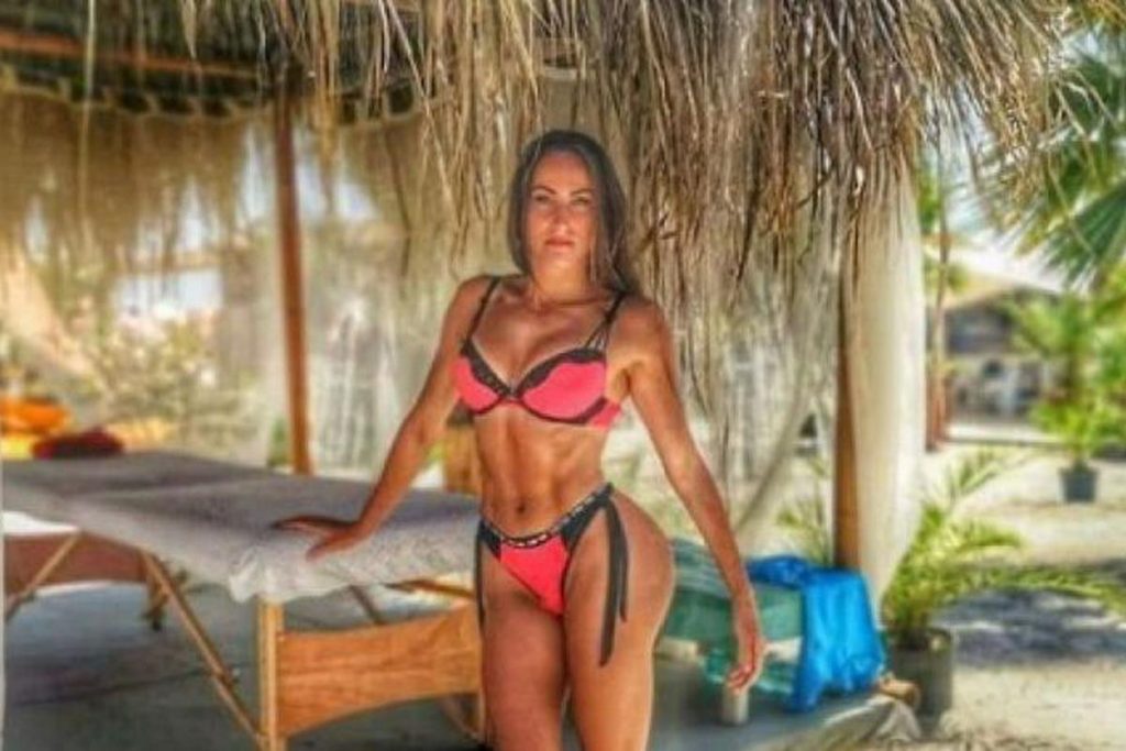 Sindy a parasit Survivor Romania