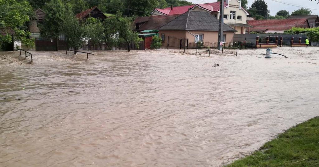 Cod rosu de inundatii in trei judete