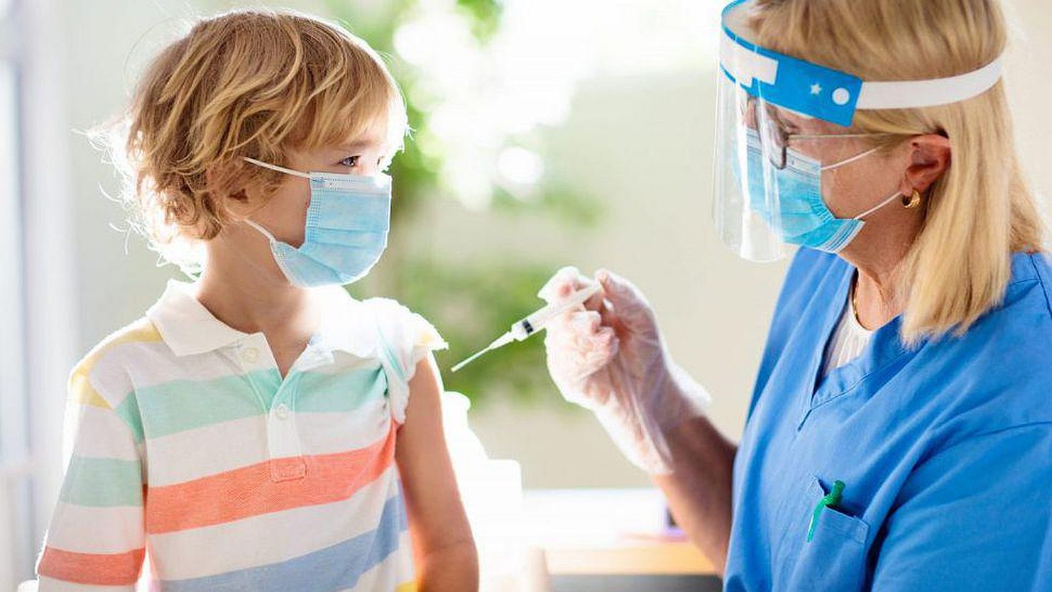 A inceput vaccinarea copiilor de peste 12 ani. Cine a oferit prima doza de vaccin2