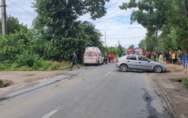 Accident grav în Olt. Un tânăr de 25 de ani a murit, iar un copil de 9 ani grav rănit a fost preluat de elicopterul SMURD
