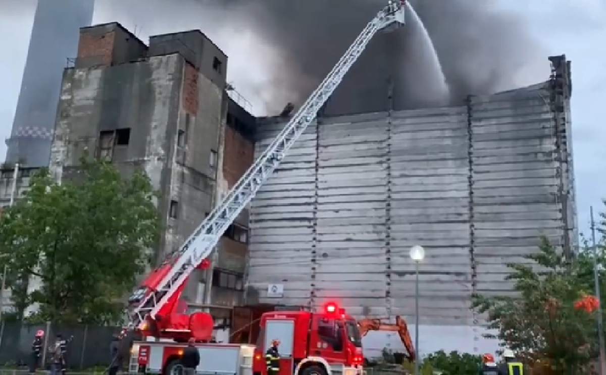 Barbatul banuit ca a provocat incendiul de la Brazi a fost filmat