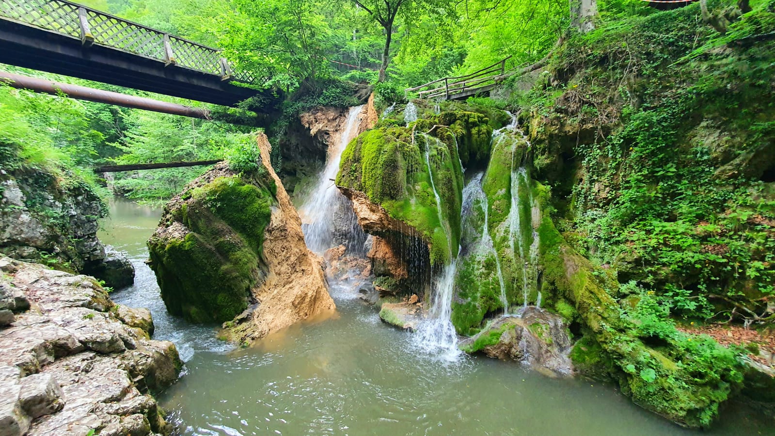 Cascada Bigăr s-a prăbușit