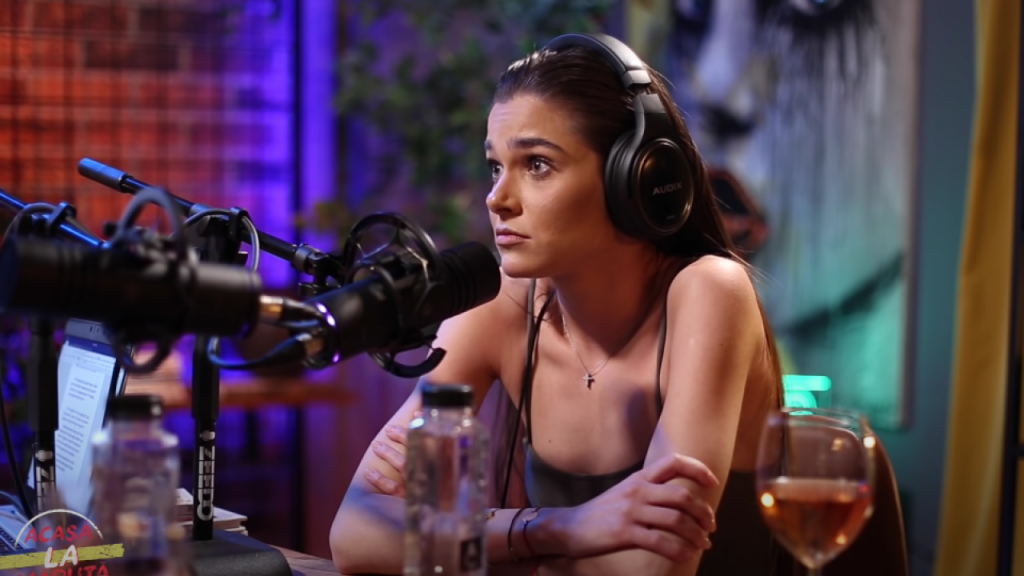 Cum o cheamă, de fapt, pe Theo Rose, manelista care i-a făcut de râs pe Lino Golden și pe Jador