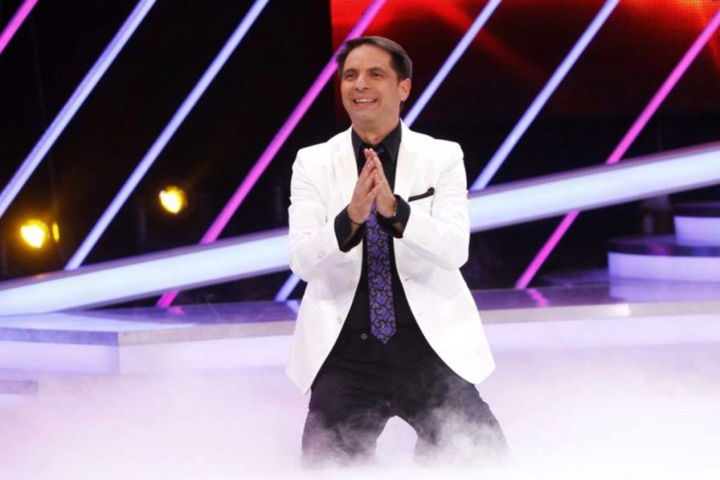 Dan Negru, înconjurat de 34 de fete. Cum a ajuns prezentatorul Antena 1 în această ipostază EXCLUSIV