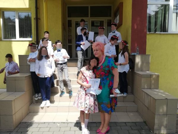 Caz dramatic în Botoșani. O fetiță de 12 ani, salvată în ultima clipă. De ce asistenţii maternali o învineţeau şi o înfometau