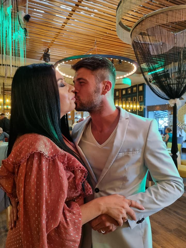 Oana Roman, schimb de replici cu internauții