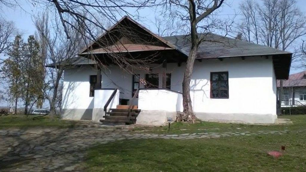 Preotul Bisericii „Sfinţii Mihail şi Gavril” din Ipotești propune ca rămășitele lui Eminescu să fie aduse în satul natal
