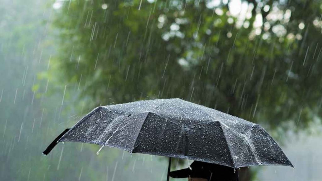 Veşti rele de la meteo. Vreme rea în acest weekend: care sunt zonele afectate de ploi şi vijelii