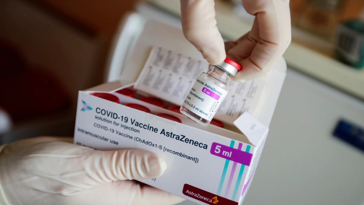 Zeci de mii de vaccinuri AstraZeneca vor fi distruse pentru că expiră