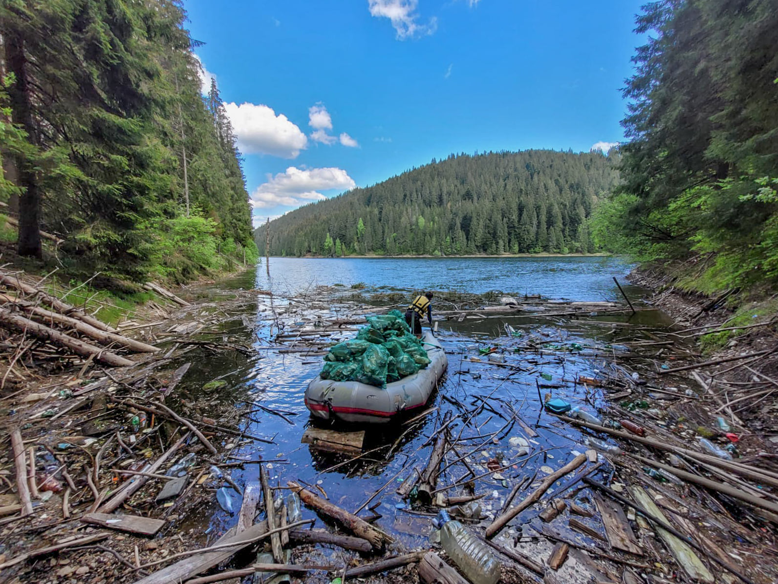 Cât de vechi erau gunoaiele strânse la lacul Beliș din Apuseni