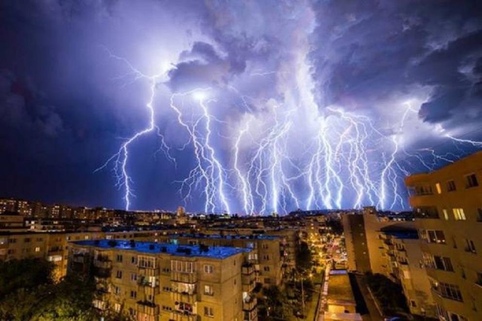 Vremea continua sa fie rea pana miercuri