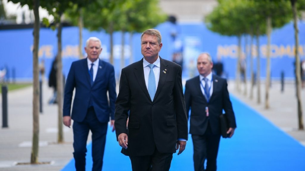 Iohannis, după summitul NATO de la Bruxelles. Ce a discutat cu Joe Biden, preşedintele SUA: „Se implică în mod deosebit”