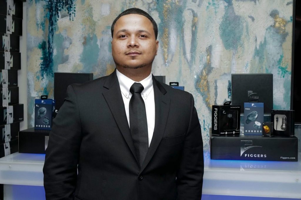 A fost abandonat de mamă la gunoi la doar două zile de la naştere. La 31 de ani a devenit milionar. Meseria care i-a adus succesul în viaţă