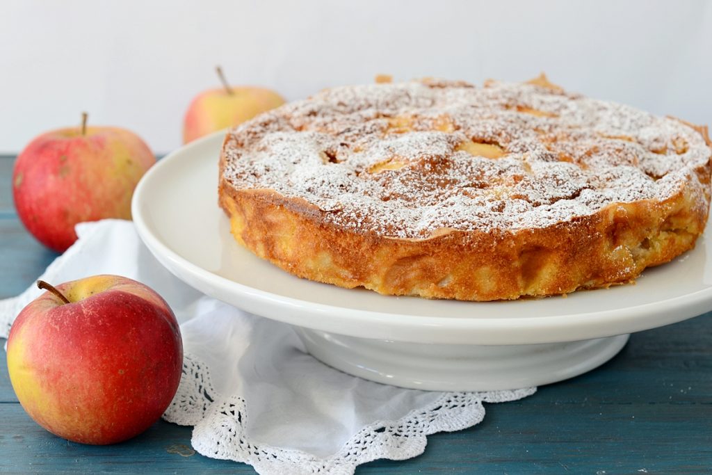 Prăjitura Uraganul, deliciul cu mere și vanilie. E noua senzație a bucătăriei românești