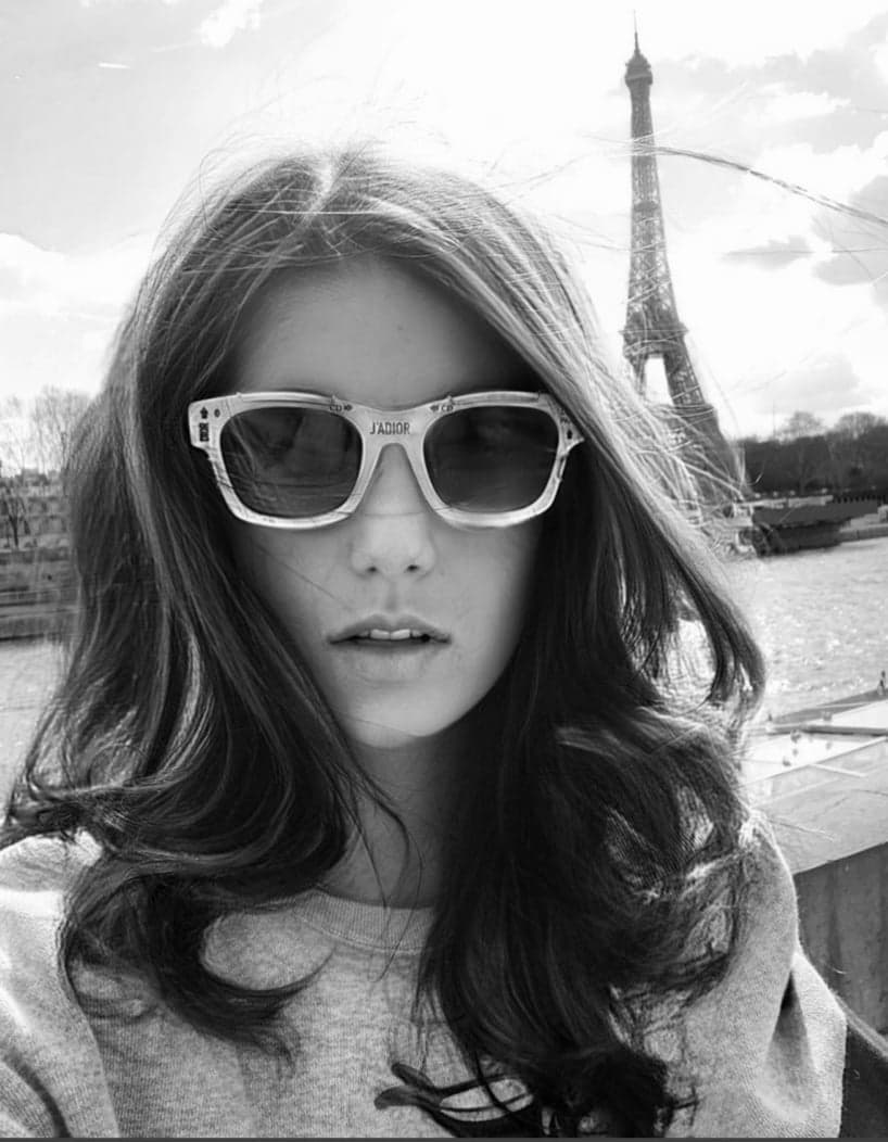 Sorana Cîrstea, de nerecunoscut pe străzile din Paris. Cum s-a pozat iubita lui Ion Ion Țiriac