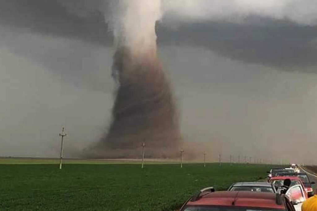 Tornadă în Constanţa. Localnicii din Corbu au intrat în panică atunci când au văzut ce se apropie de ei