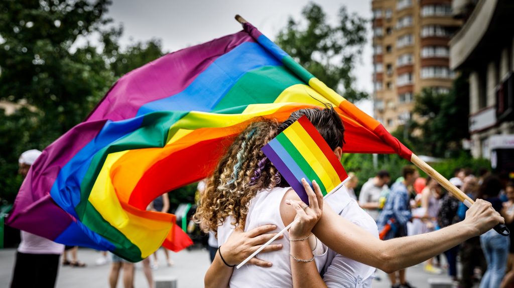 AUR vrea lege clară cu privire la LGBTQI. „Nu au ce căuta în şcolile şi grădiniţele din România”
