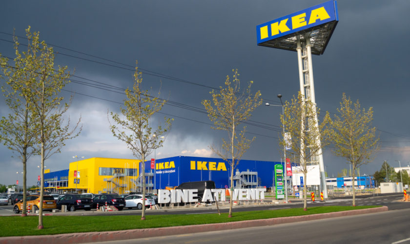 Ce salariu are o casieră la Ikea. Primește acești bani cu tot cu bonuri și bonusuri