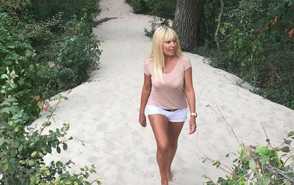 Cum arată Elena Udrea în costum de baie la 48 de ani. Fostul ministru a făcut furori pe litoral