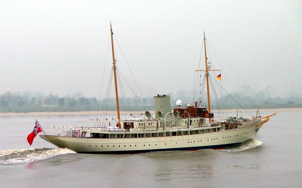 Editorial Dan Mlădinoiu. Iaht regal din categoria TEZAUR, victima unui rapt cât catargele sale