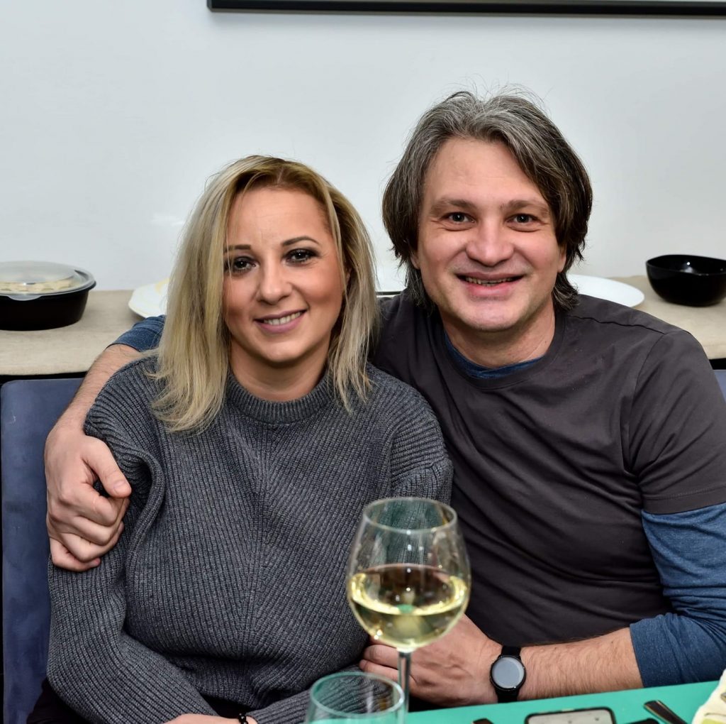 Totul despre femeia care îi alină suferința lui Mihai Onilă, la cinci ani de la decesul fiicei: ”Mi-aș dori să fiu din nou tată!”. De ce nu mai cântă cu trupa AXXA. EXCLUSIV