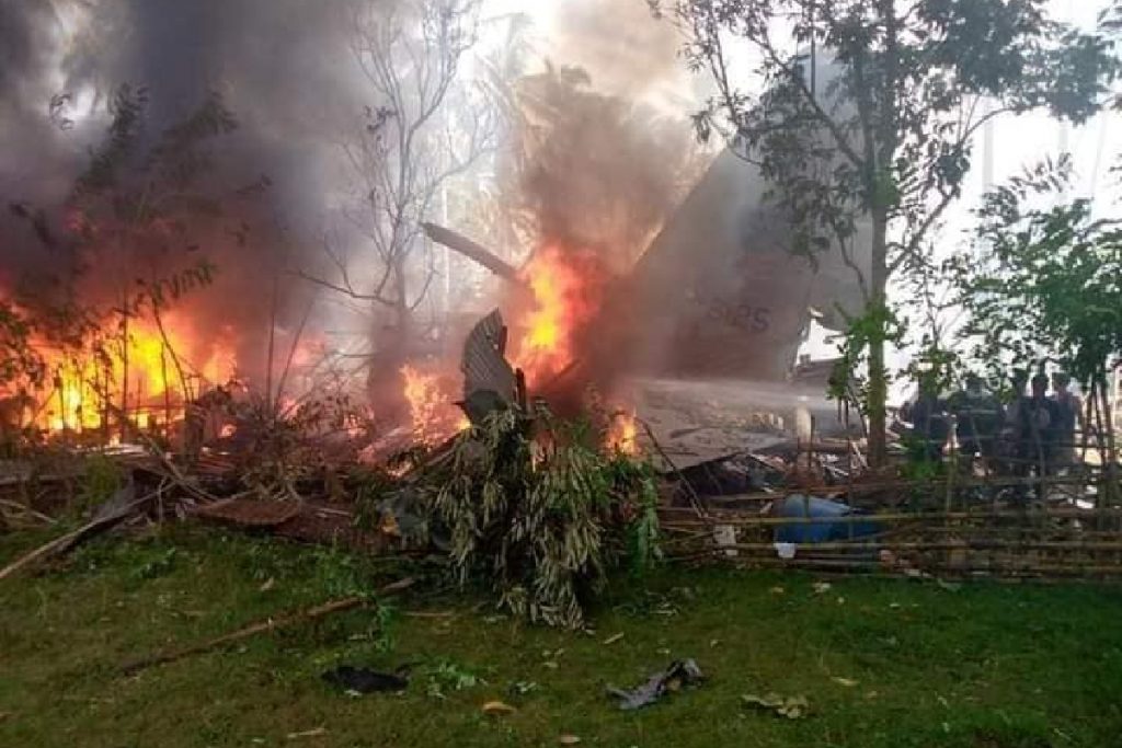 Tragedie în Filipine. Un avion cu peste 90 de pasageri s-a prăbuşit. Bilanţul victimelor