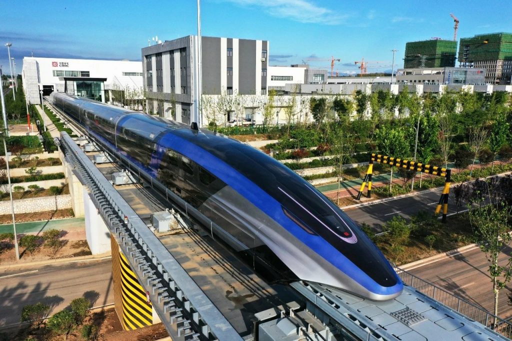 Cel mai rapid tren din lume. Are viteza de 600 de kilometri pe oră, tocmai a fost prezentat în China