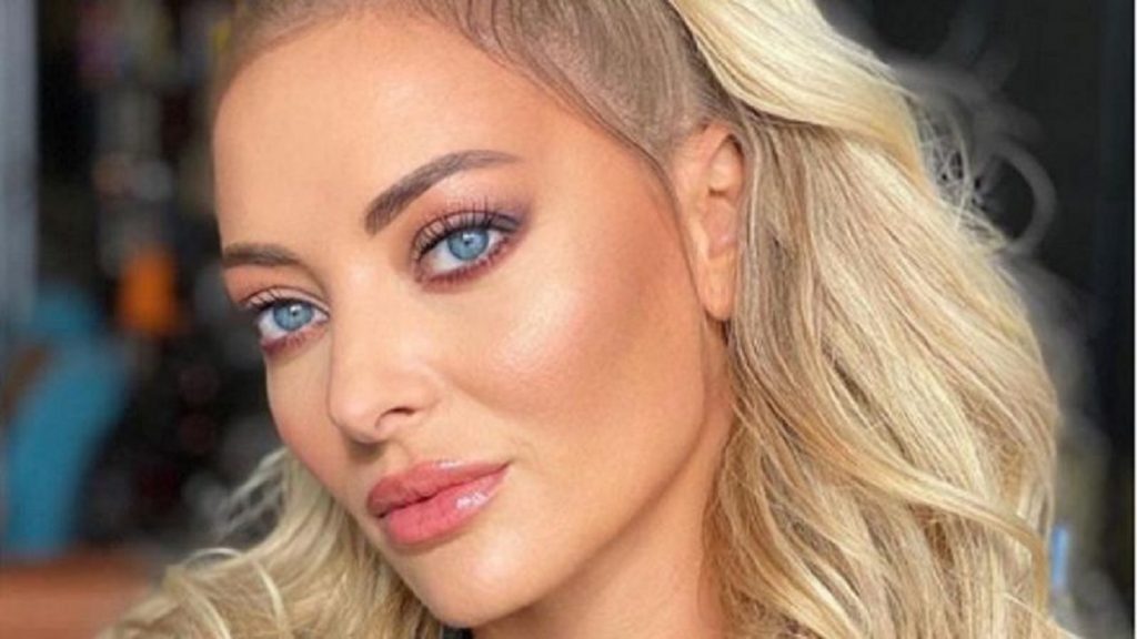 Ce comentariu i-a lăsat Roxana Vancea Deliei la una dintre pozele din vacanţă. Fanii cântăreţei au crezut că nu văd bine