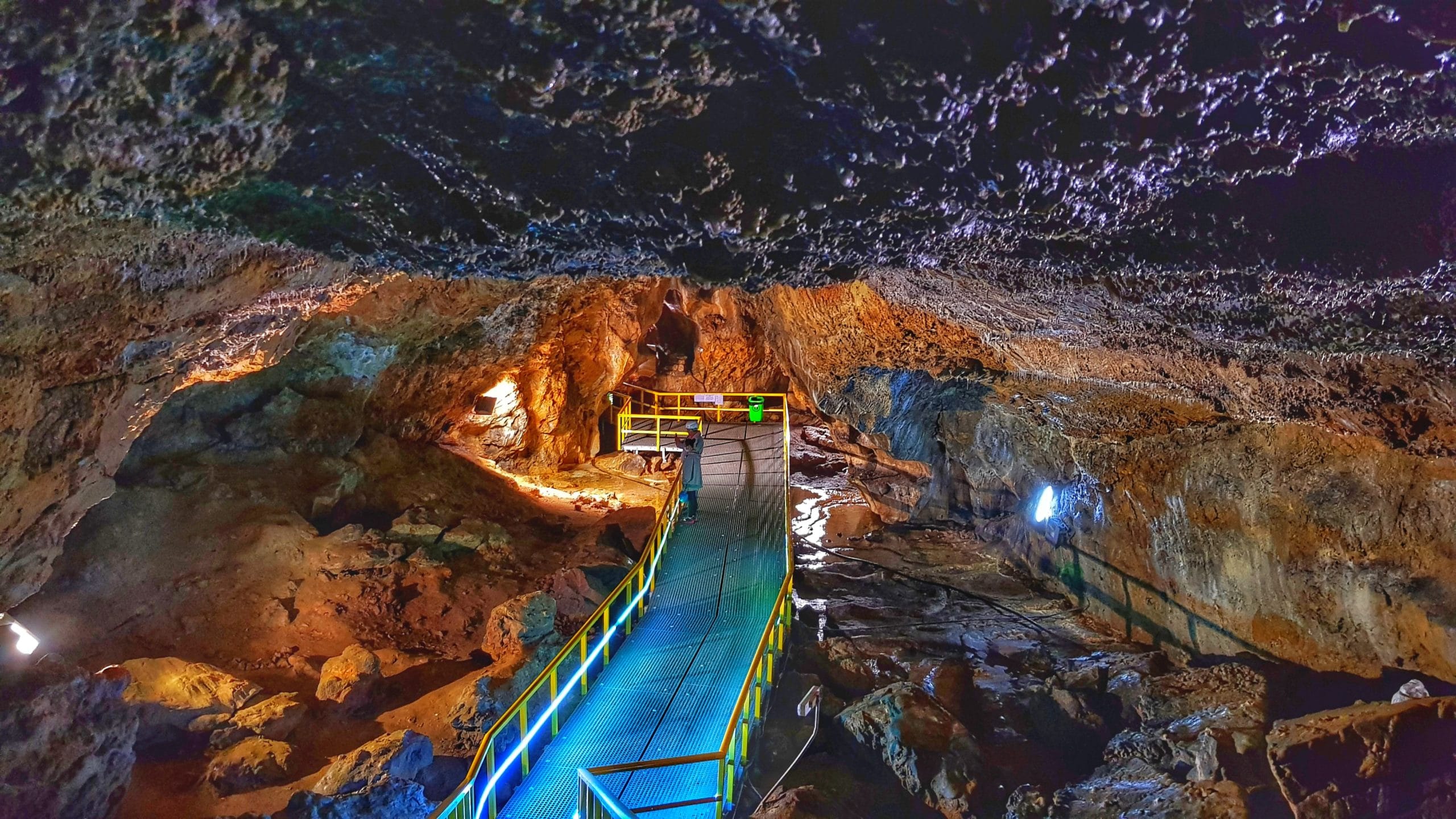 Peștera Ialomiței, unul dintre cele mai vizitate obiective turistice din Dâmbovița a fost închisă