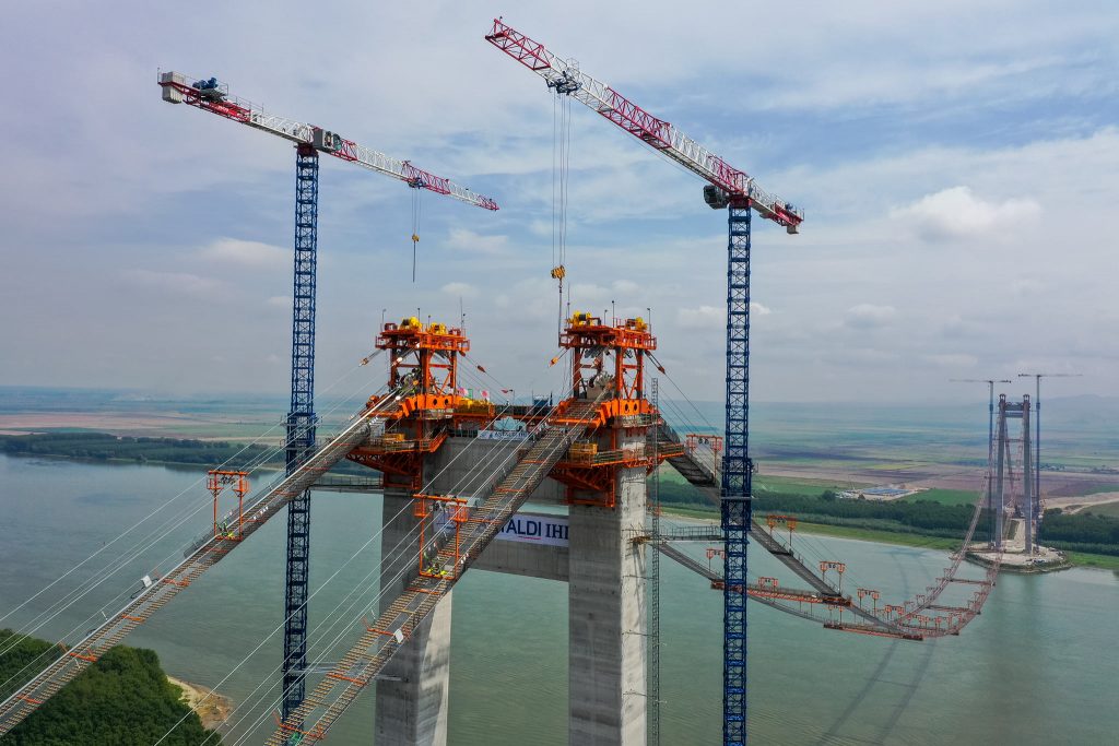 Când va fi inaugurat, de fapt, podul de peste Dunăre de la Brăila. Mai trebuie și 23 de kilometri drum de legătură, altfel riscă să devină ”muzeu”