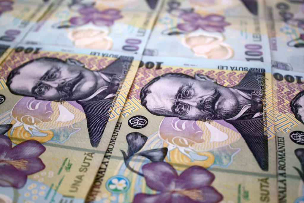 Ce salariu are prefectul orașului Cluj. Lună de lună îi întră în conturi o sumă pe care majoritatea românilor doar o visează