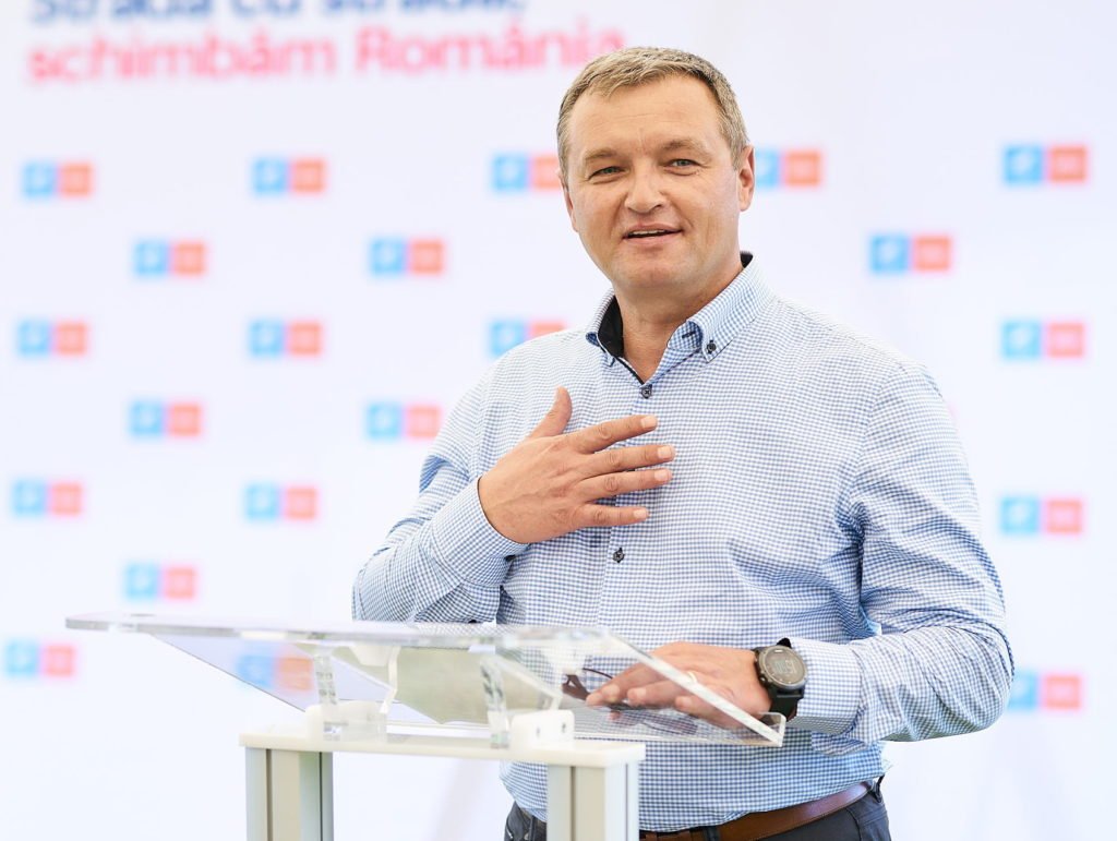 Caz atipic un ministru care adormise în public își cere scuze