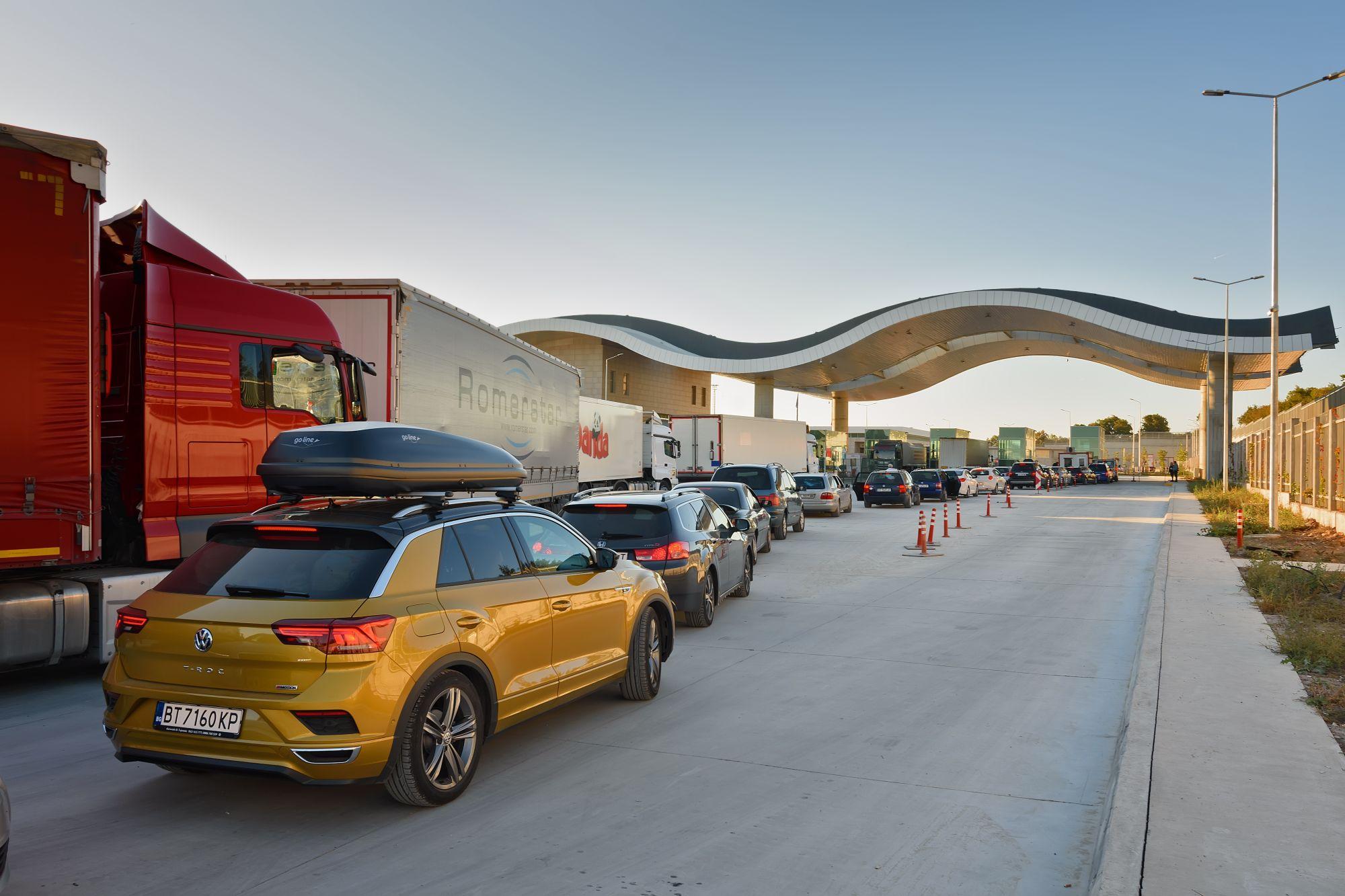 Cozi de kilometri s-au format la vama cu Bulgaria