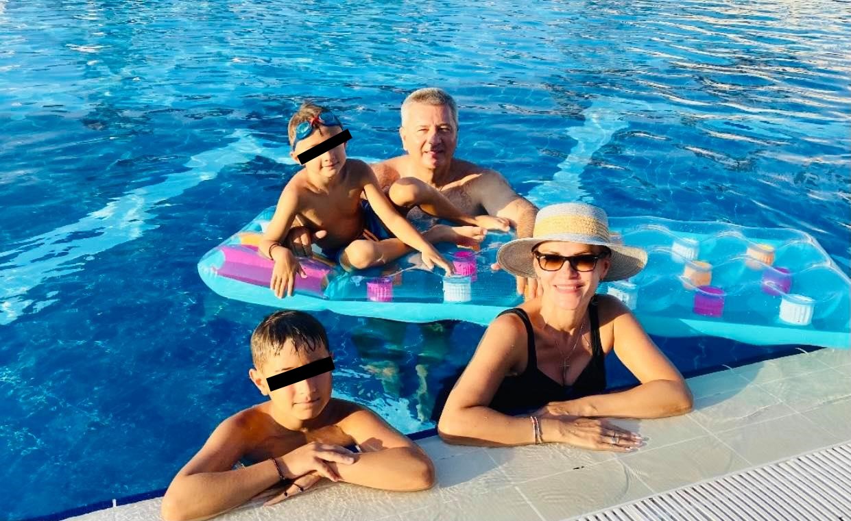 Cum arată Gabriela Firea în costum de baie