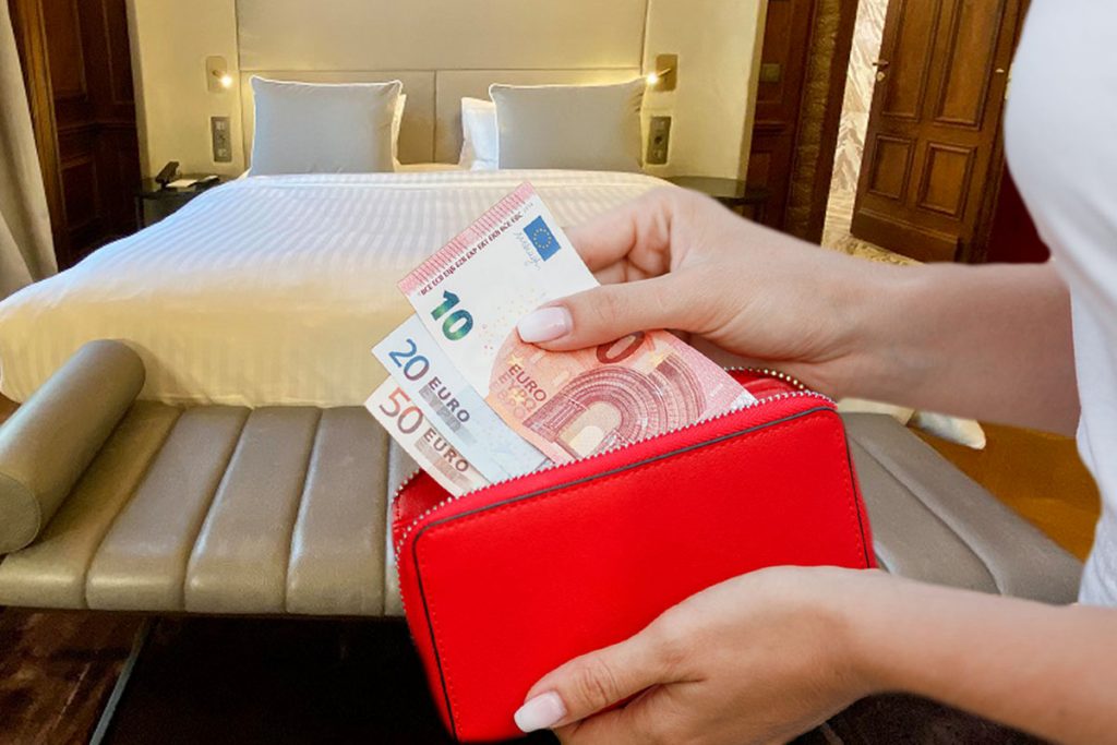 Cum arată camera de 1.200 de euro pe noapte a celui mai nou hotel de lux din București. Se află într-o fostă bancă