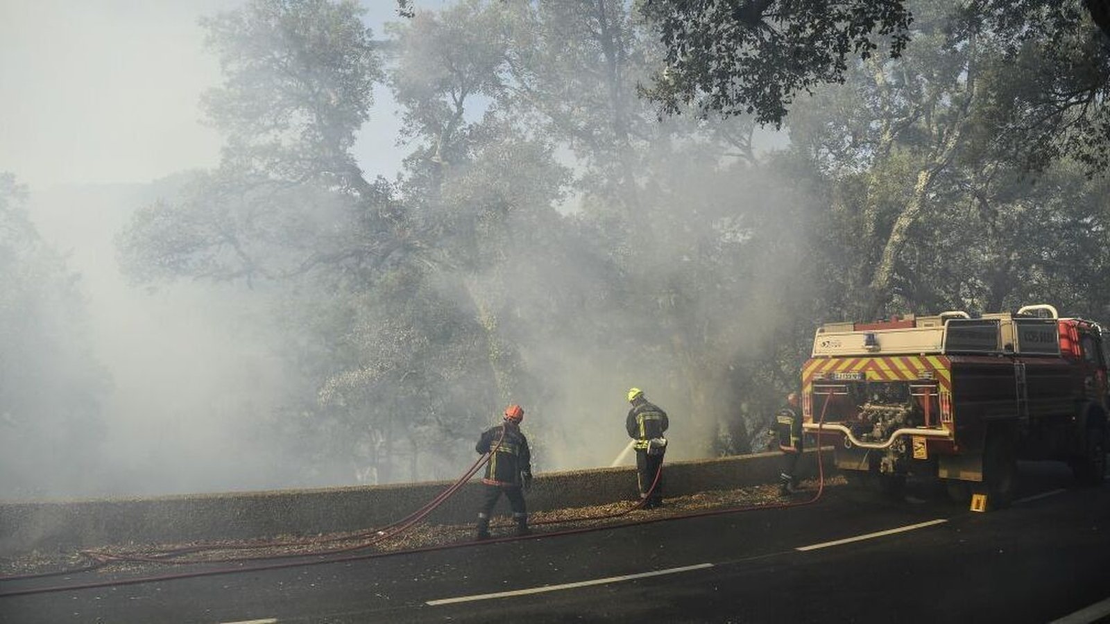Flăcările au cuprins și sudul Franței
