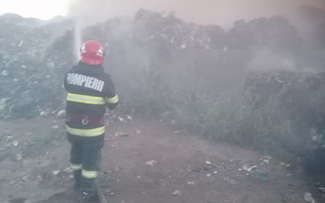 Incendiu la statia de sortare a deseurilor din comuna Ulmeni