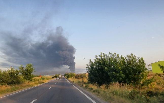 Incendiu puternic la o hala de productie de polistiren