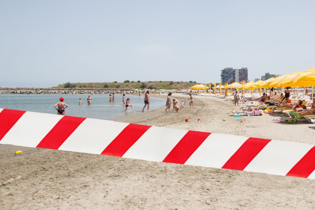 O plajă din Mamaia se închide, deși e începutul lui august. Acuze grele pentru autoritățile care au lărgit plajele