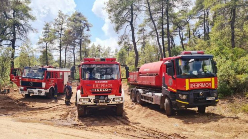 Pompierii români care au salvat Grecia sunt de neoprit. În timp ce se întorceau acasă, eroii buzoieni au intervenit la un accident auto produs în faţa lor