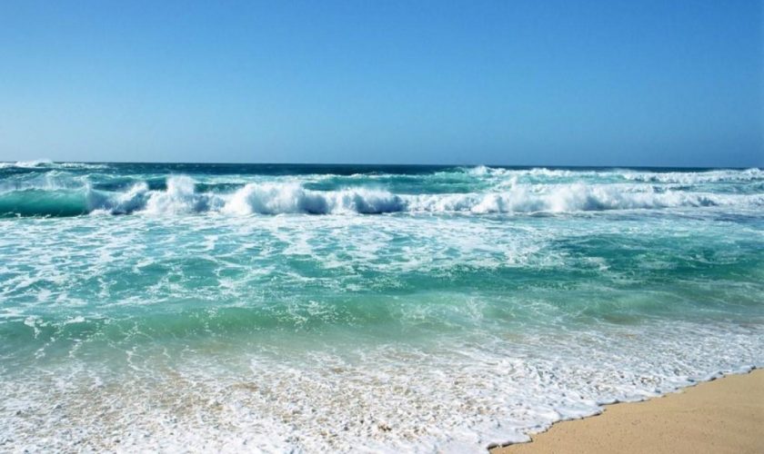 Temperatura apei mării în ultimul weekend al verii. Cum va fi temperatura în perioada 27 – 29 august în principalele stațiuni