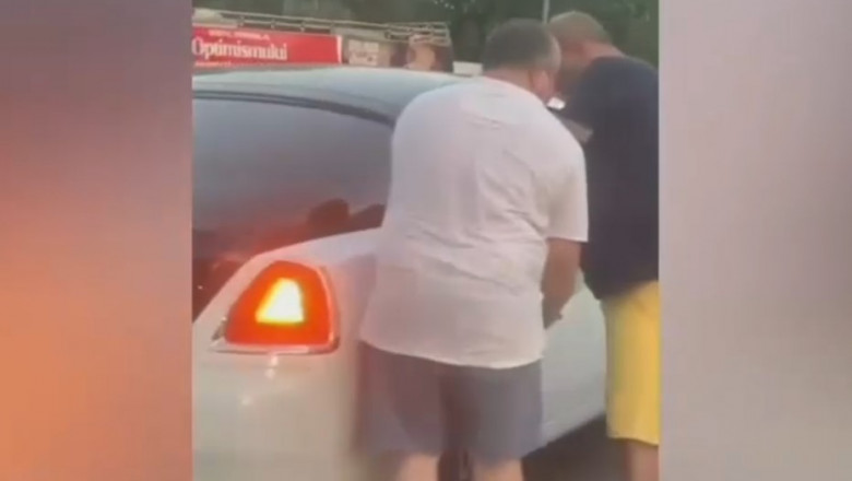 Un Rolls Royce a rămas fără benzină într-o intersecție din Mamaia