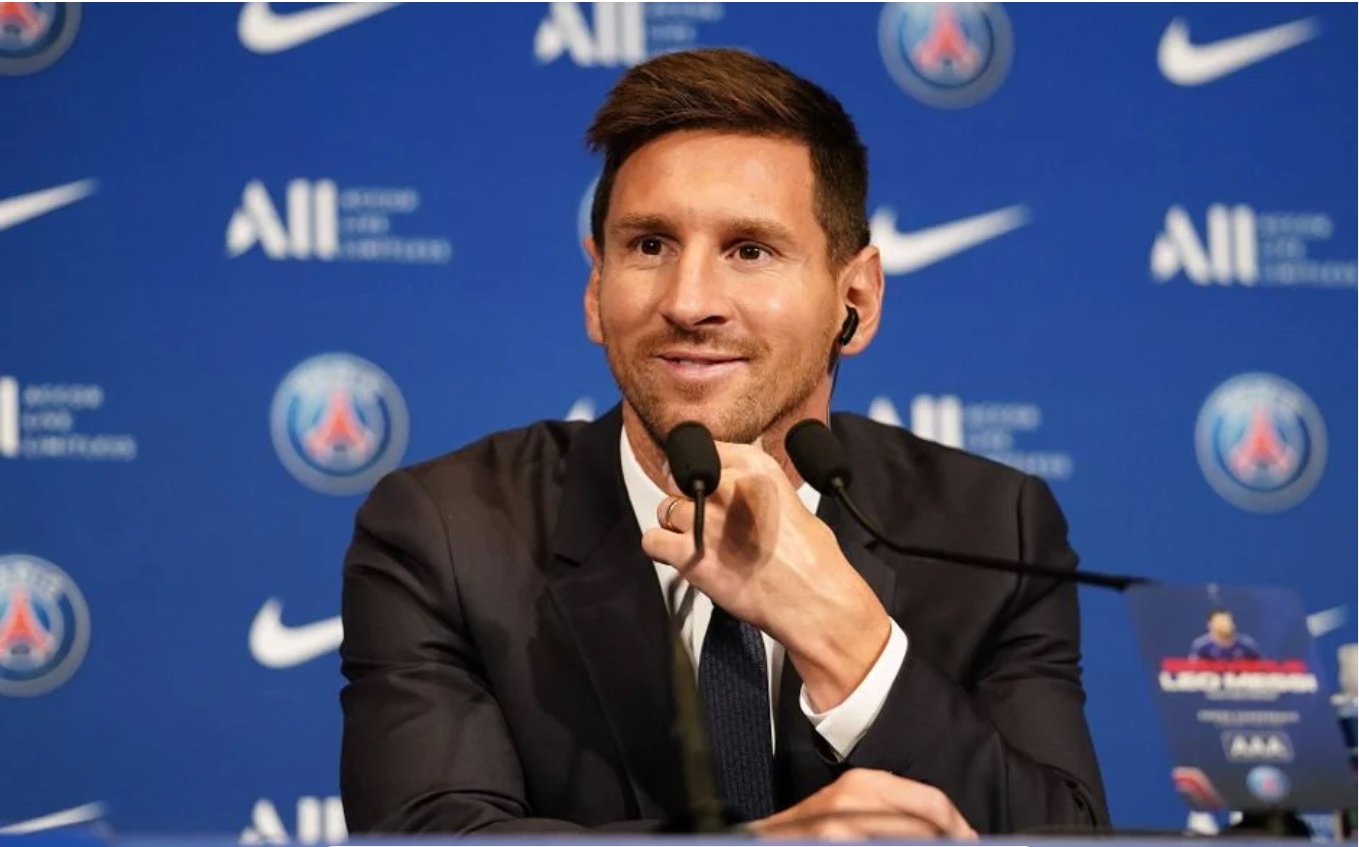Ce s-a intamplat in afara stadionului in timp ce Lionel Messi era prezentat oficial la PSG. Primele declaratii ale argentinianului