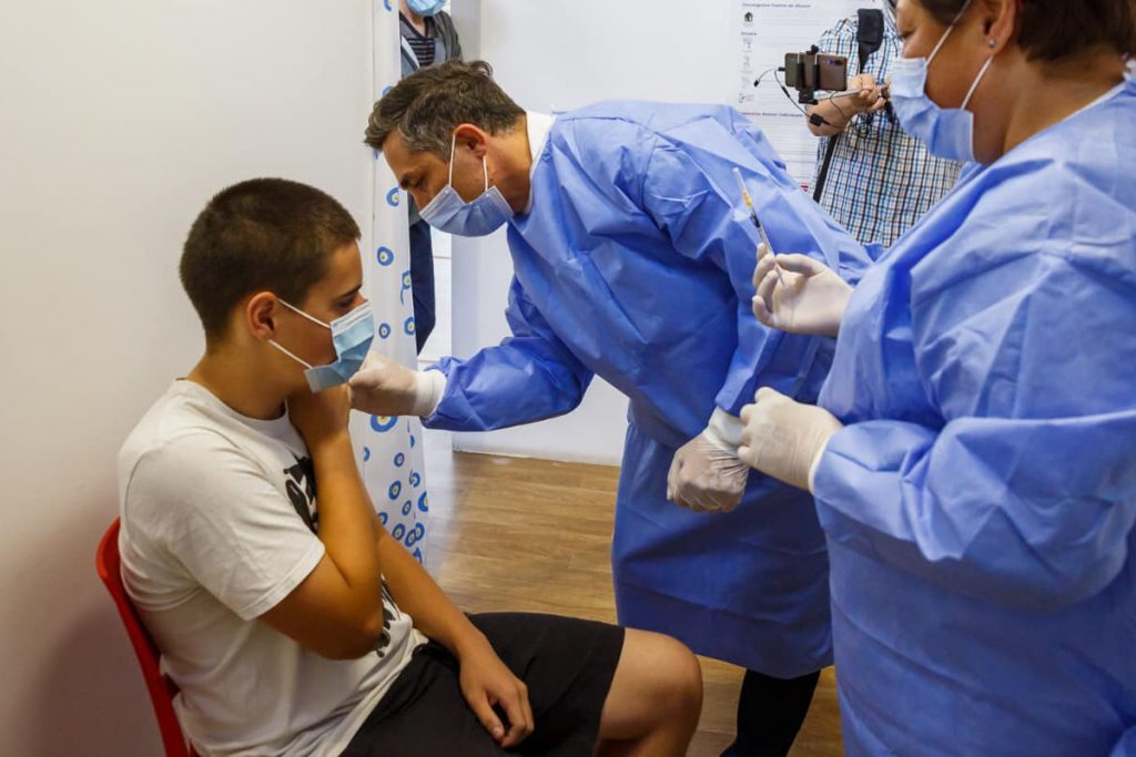 Valeriu Gheorghiță, despre cum se va face vaccinarea în şcoli. „Promovăm conceptul de imunizare la nivelul întregii familii”