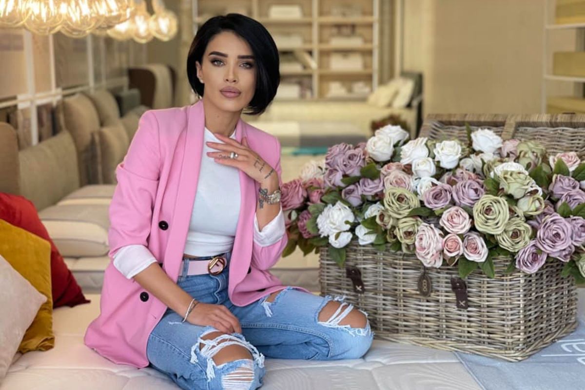 Adelina Pestritu isi cearta mereu fanii. Ce i-a putut spune vedeta unei tinere