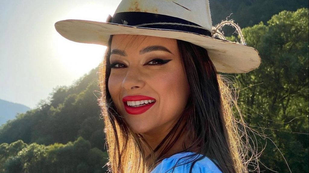 De ce nu se afişează Vlăduţa Lupău în costum de baie. Motivul chiar este unul şocant